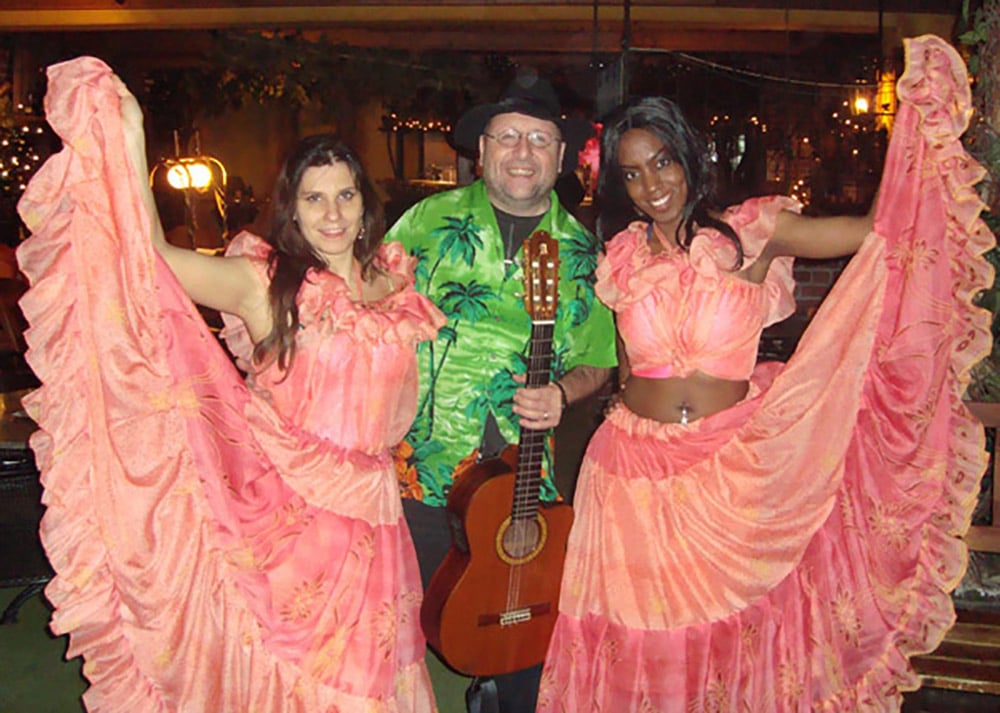 Salsa danseressen voor een onvergetelijke cubaanse feest!